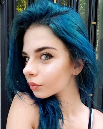 23 Pics Of Girls With Neon Hair