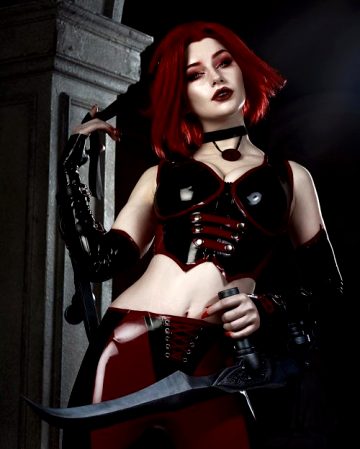 Awesome Bloodrayne Cosplay