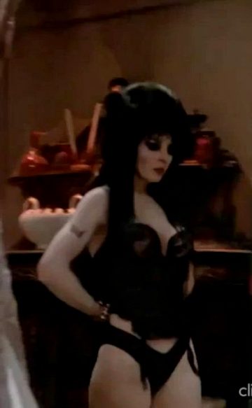 Cassandra Peterson (Elvira: Mistress Of The Dark, 1988)