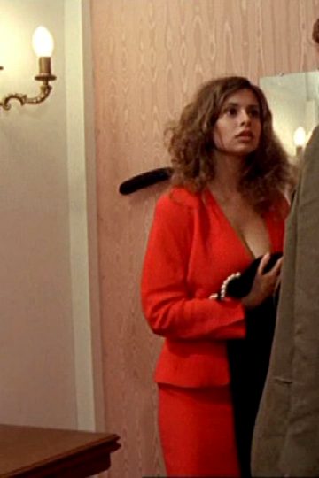 Debora Caprioglio – Unveiling The Huge Plots In ‘The Smile Of The Fox (1992)’