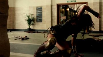 Gal Gadot As Wonder Woman In New Justice League Trailer