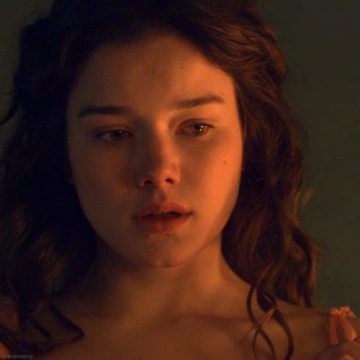 Hanna Mangan-Lawrence (at 20) In Spartacus: Vengeance