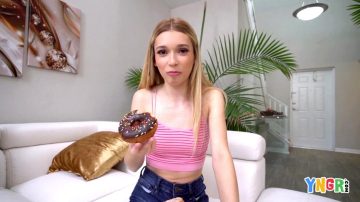 Jessica Marie – Devours A Donut Before She Slurps That Dick