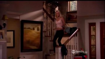 Kaley Cuoco Showing Off Her Thong On 8 Simple Rules