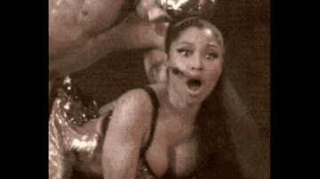 Nicki Minaj – Stage Surprise Bang!