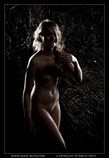 Nude-muse Nik – Darkwoods Nude