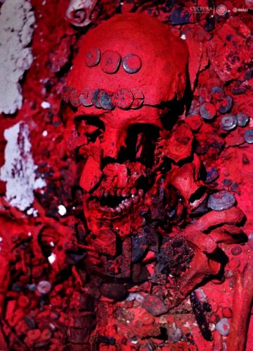 The Remains Of The “Red Queen” Found In The Mayan City Of Palenque In Mexico, Dated 600 – 600 A.D.. She Was Covered With Bright Red Cinnabar Powder.